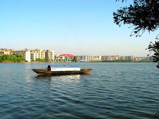 洋瀾湖