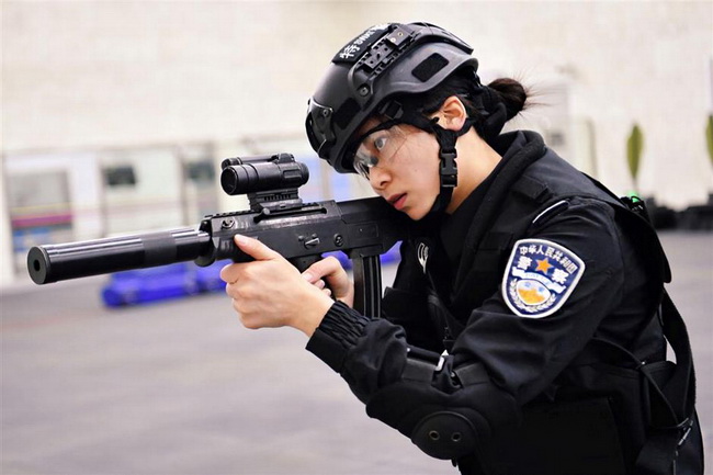 上海女特警隊員
