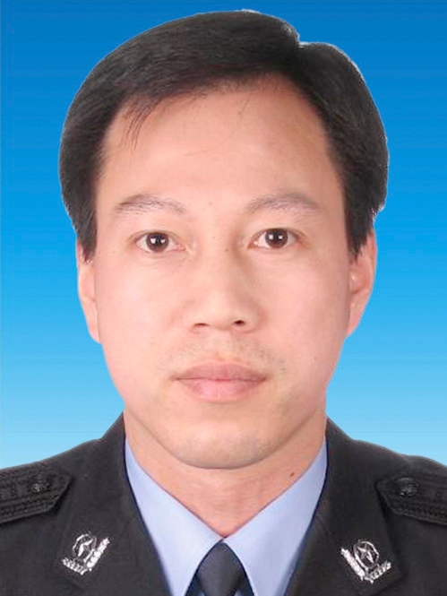 朱鋒(浙江省樂清市公安局黨委委員、副局長) 朱鋒(浙江省樂清市公安局黨委委員、副局長)