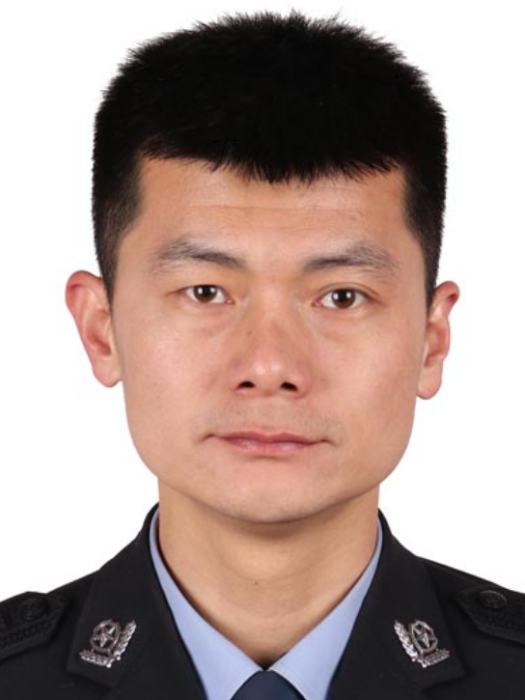 趙輝(新疆維吾爾自治區阿克蘇地區烏什縣原公安局情報指揮中心副主任) 趙輝(新疆維吾爾自治區阿克蘇地區烏什縣原公安局情報指揮中心副主任)