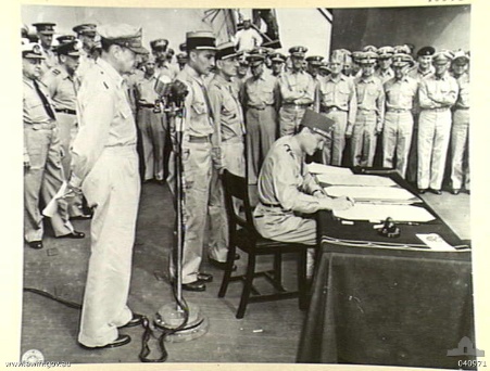 勒克萊爾代表法國簽署日本降伏文書