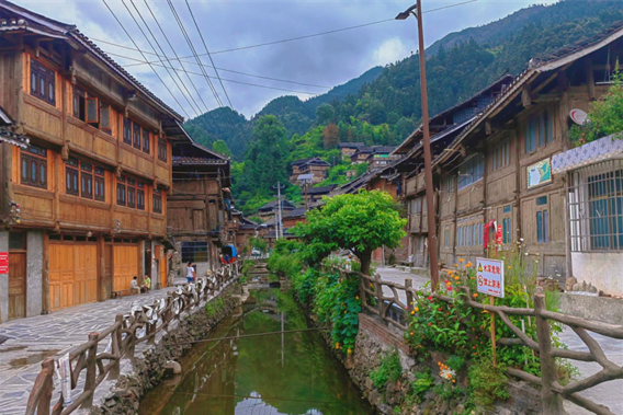 上地坪村