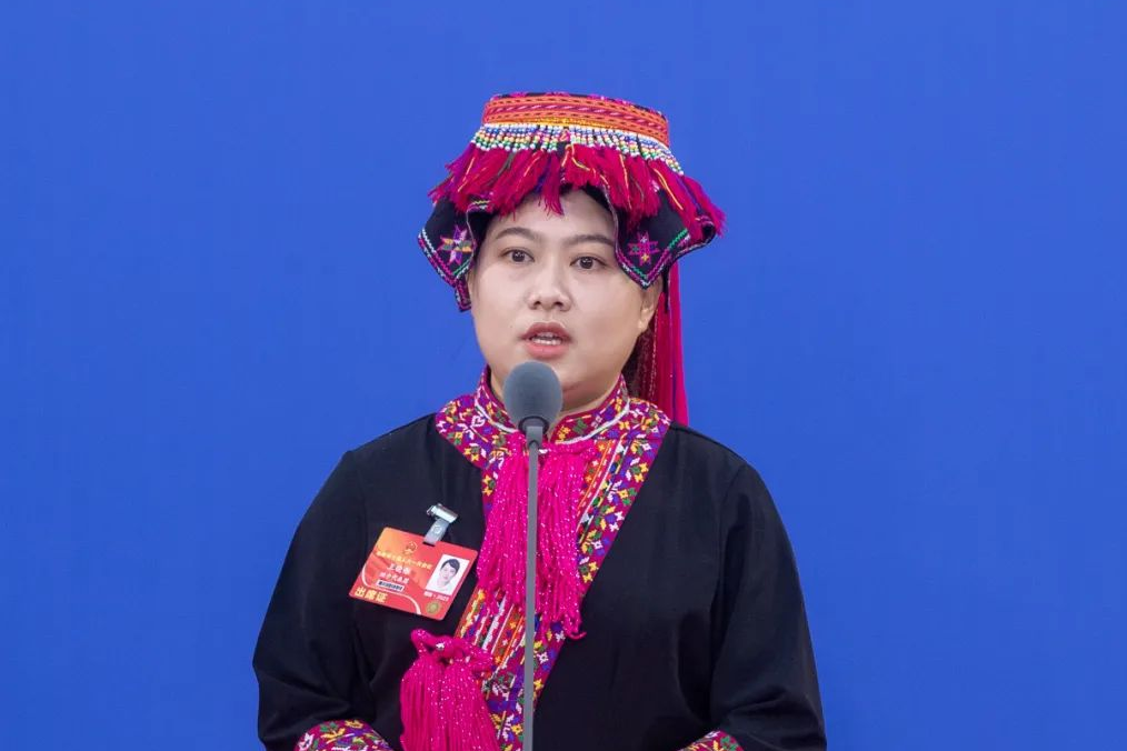 王曉彤(海南省瓊中黎族苗族自治縣長征鎮黨委副書記、鎮長) 王曉彤(海南省瓊中黎族苗族自治縣長征鎮黨委副書記、鎮長)