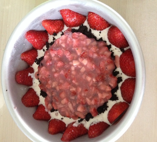 酥底草莓慕斯蛋糕