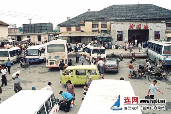 上世紀80年代的新浦火車站及站前廣場