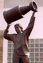 球館外格雷斯基的雕像
