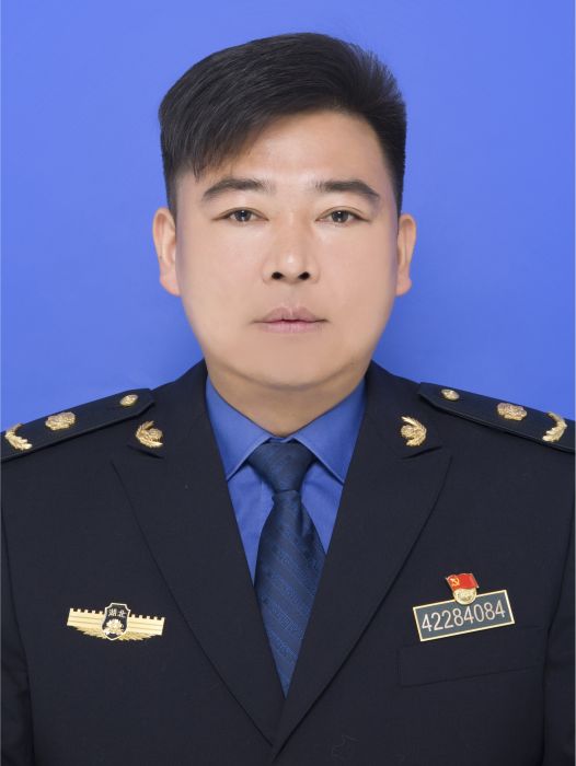 文濤(湖北省恩施土家族苗族自治州巴東縣城管局黨組成員、巴東縣城市管理綜合執法大隊大隊長) 文濤(湖北省恩施土家族苗族自治州巴東縣城管局黨組成員、巴東縣城市管理綜合執法大隊大隊長)