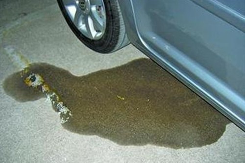 汽車漏油