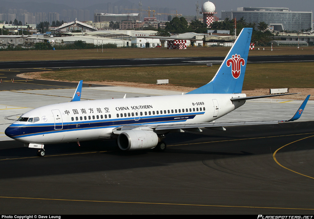 南航波音737-700