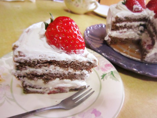 草莓朱古力雪景蛋糕