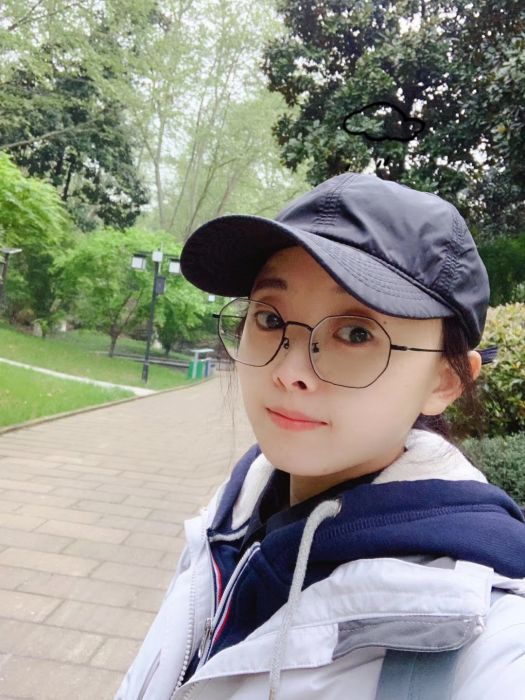李玲(山西省工筆畫藝術研究院研究員) 李玲(山西省工筆畫藝術研究院研究員)