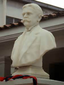 貝利薩里奧·波拉斯·巴拉霍納的雕像