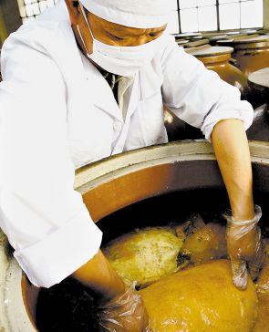 圖3：石灣玉冰燒酒釀製技藝浸肉