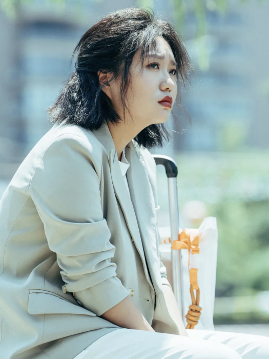 徐晶晶(電影《天堂旅行團》中的角色，由李雪琴飾演)