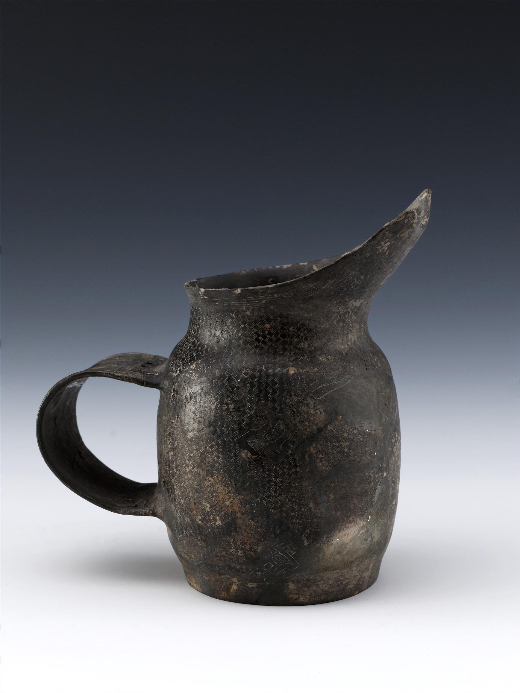 新石器時代良渚文化細刻紋黑陶把壺