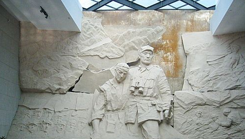 紀念館序廳的大型組雕“西路軍軍魂”