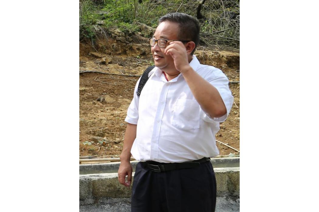 謝光明(羅城仫佬族自治縣東門鎮龍山村第一書記) 謝光明(羅城仫佬族自治縣東門鎮龍山村第一書記)