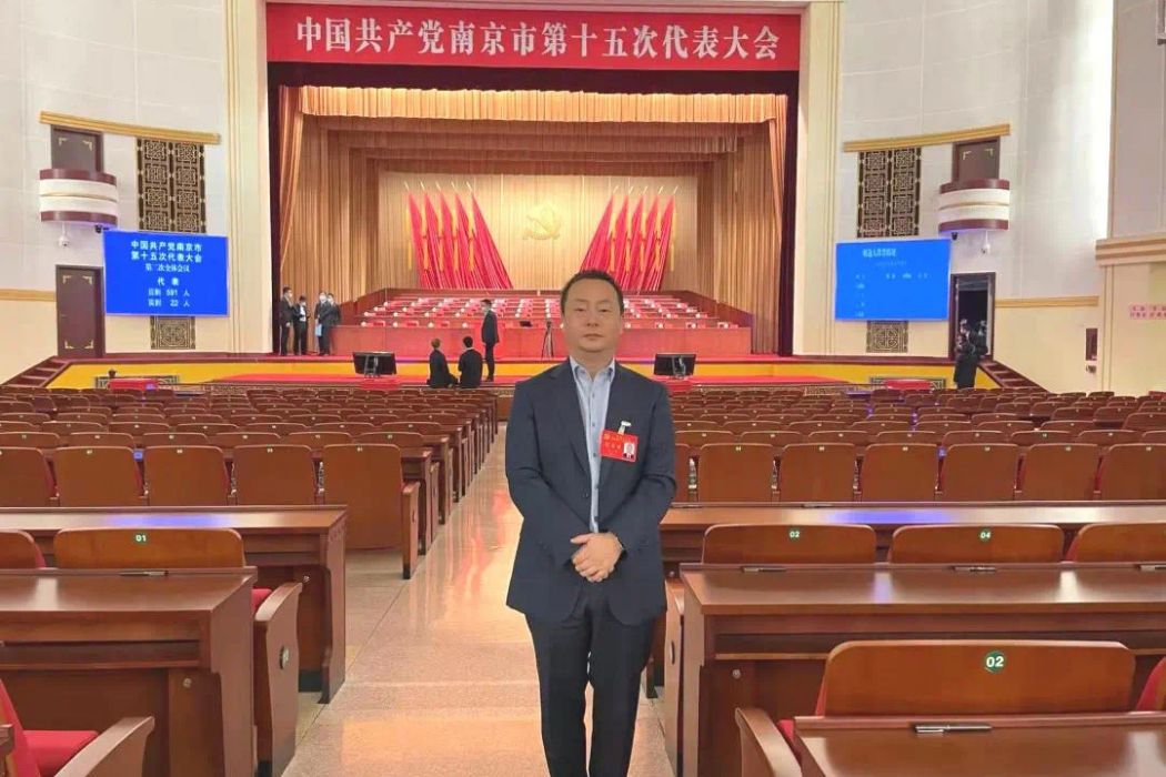 吳一鳴(中國高級工程師、紅寶麗集團原董事) 吳一鳴(中國高級工程師、紅寶麗集團原董事)