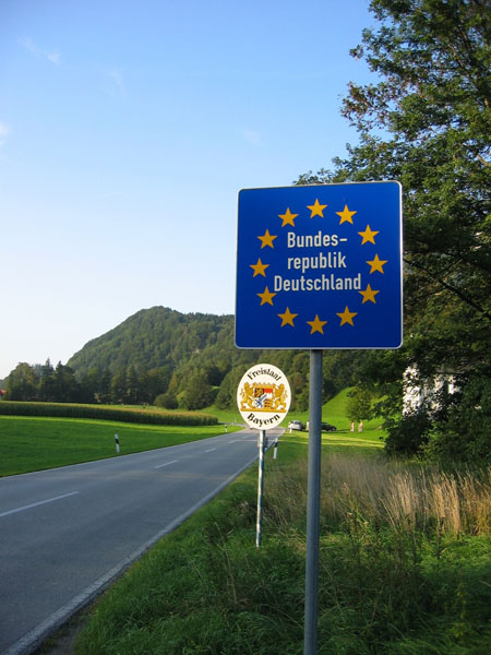 典型的沒有邊境檢查站的申根國之間的邊境