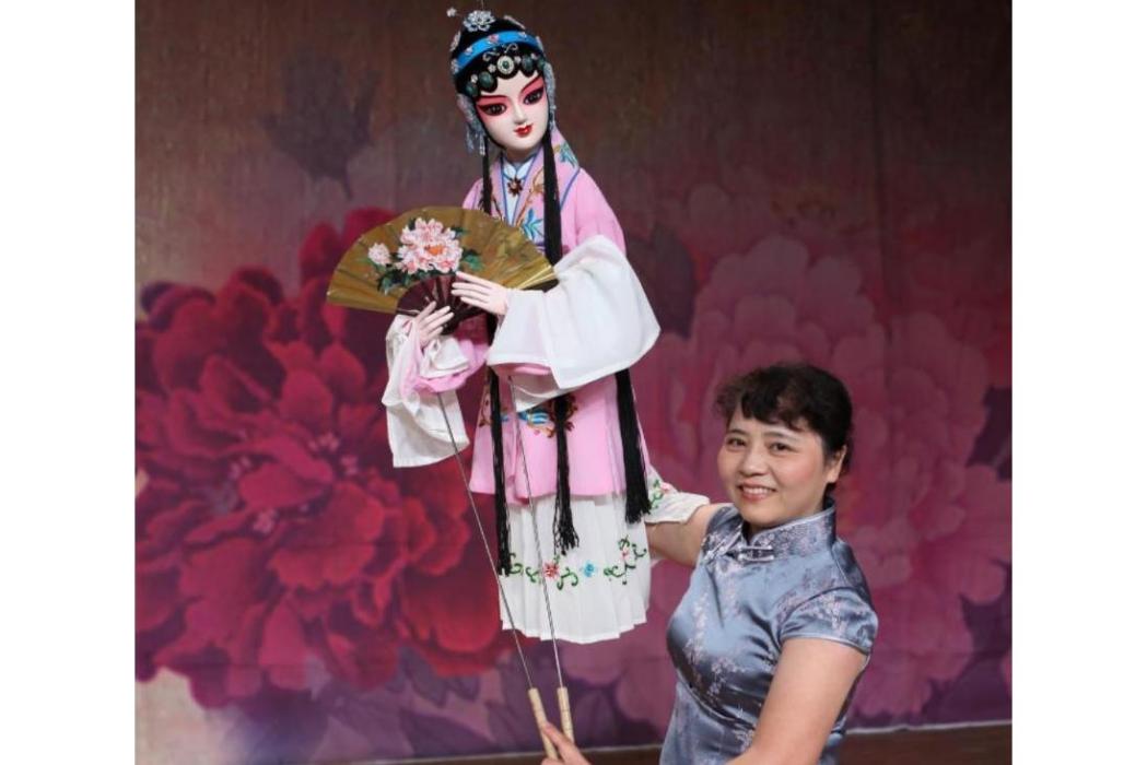鐘小瓊(國家一級演員,江西省木偶劇團返聘老師) 鐘小瓊(國家一級演員,江西省木偶劇團返聘老師)