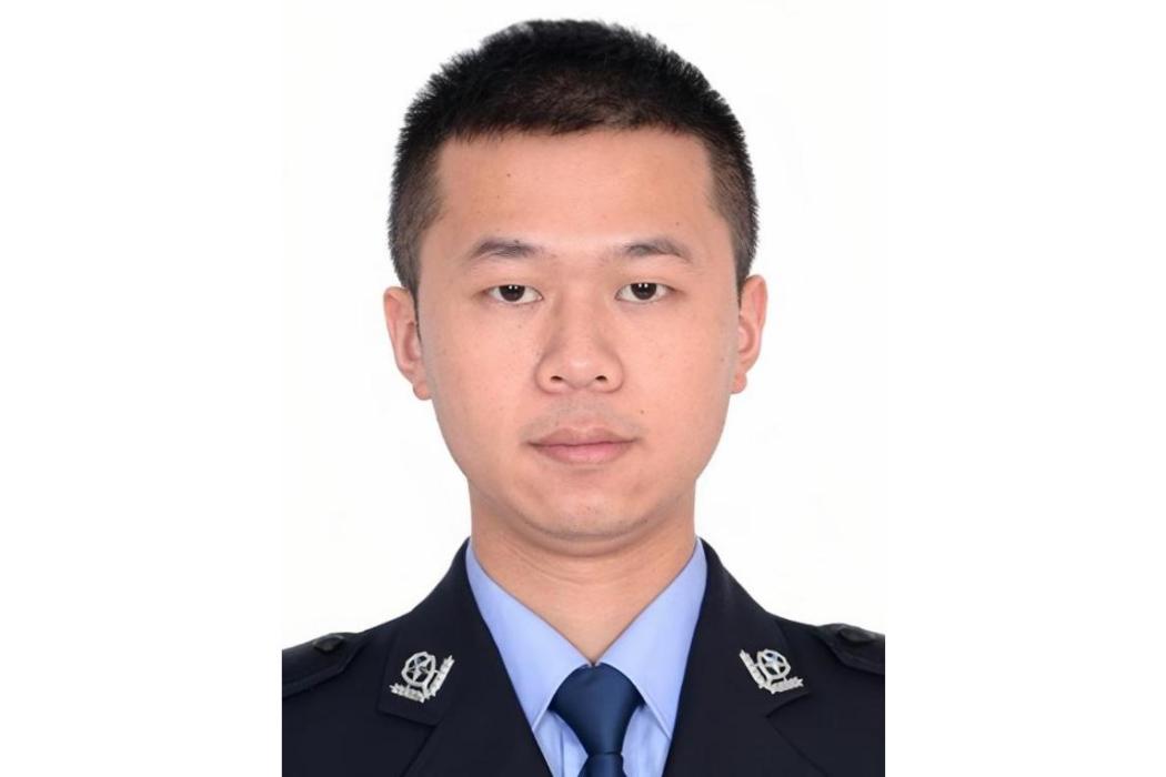 李錚(雲南出入境邊防檢查總站臨滄邊境管理支隊勐董邊境派出所原民警) 李錚(雲南出入境邊防檢查總站臨滄邊境管理支隊勐董邊境派出所原民警)
