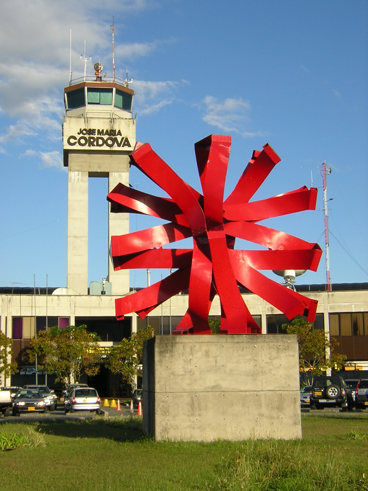 機場塔台及航站樓前雕塑