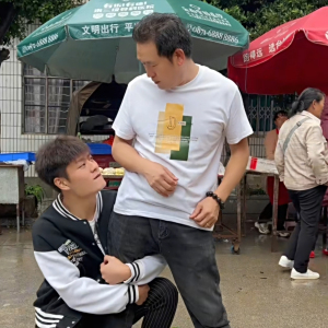 周買平 周買平