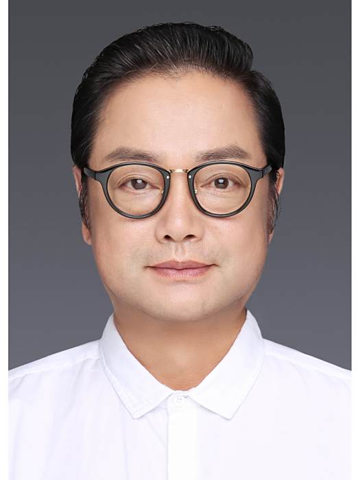 劉月明(中國歌劇舞劇院男低音歌唱家) 劉月明(中國歌劇舞劇院男低音歌唱家)