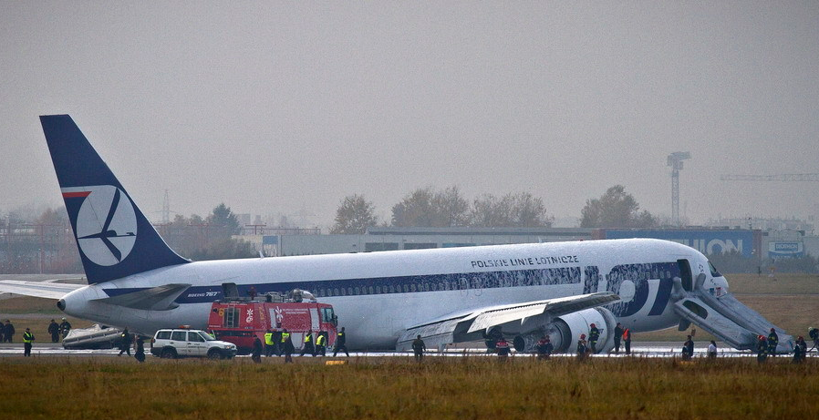 波蘭航空016號班機事故