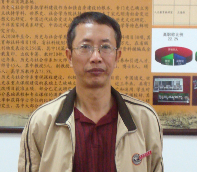 鄭鏞教授在漳州師範閩南文化展室