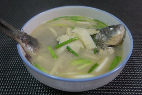 鯽魚春筍湯 鯽魚春筍湯