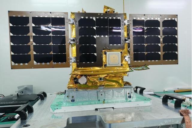 啟明星(武大首顆以學生為主體研發的衛星) 啟明星(武大首顆以學生為主體研發的衛星)