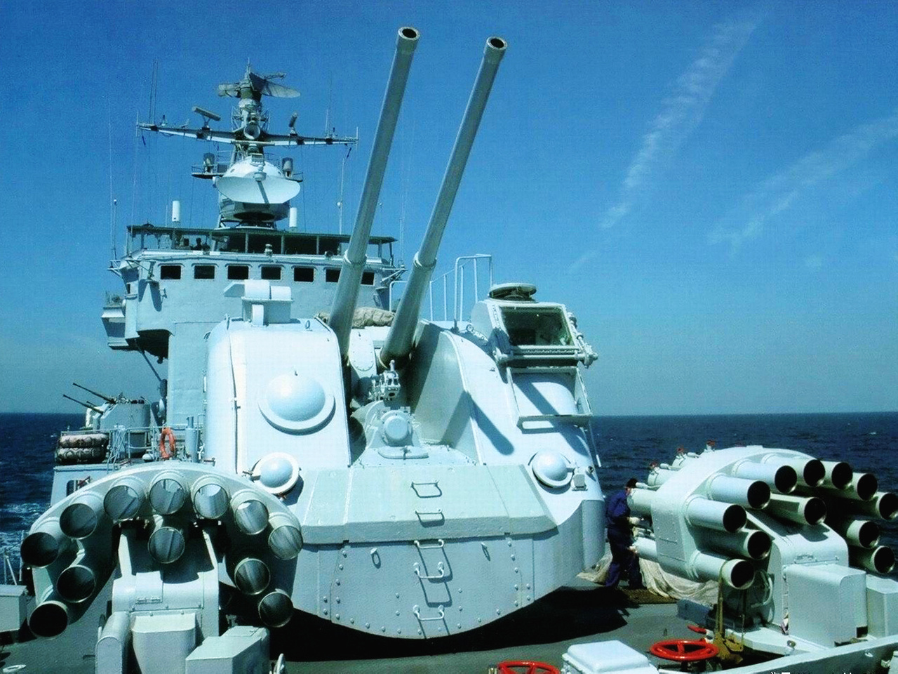 051型驅逐艦艦炮