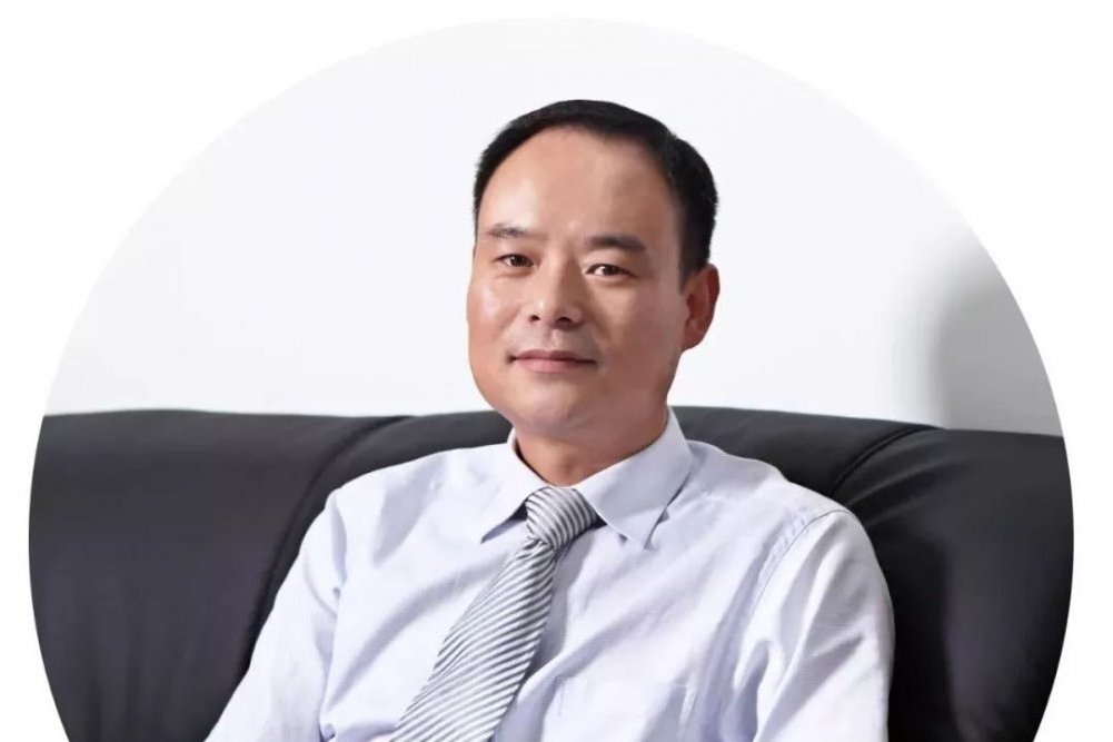 王永軍(亞士創能董事、常務副總裁,安徽省政協委員、滁州市工商聯副主席、滁州市新型化工行業協會會長) 王永軍(亞士創能董事、常務副總裁,安徽省政協委員、滁州市工商聯副主席、滁州市新型化工行業協會會長)