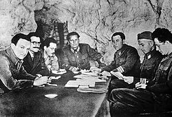 戰時的南斯拉夫黨中央，左三為卡德爾