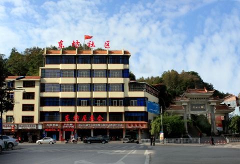 東坊村(福建省永定縣鳳城鎮東坊村) 東坊村(福建省永定縣鳳城鎮東坊村)