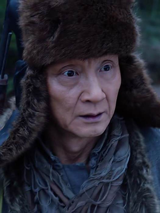 老獵人(《雪豹之虎嘯軍魂》中由杜玉明飾演的愛國獵人) 老獵人(《雪豹之虎嘯軍魂》中由杜玉明飾演的愛國獵人)