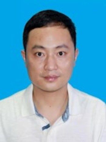 周榮(瀘州醫療保障局黨組成員、機關黨委書記) 周榮(瀘州醫療保障局黨組成員、機關黨委書記)