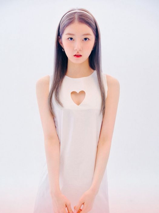 李珠賢(韓國流行樂女歌手、韓國女子唱跳組合LIGHTSUM成員) 李珠賢(韓國流行樂女歌手、韓國女子唱跳組合LIGHTSUM成員)