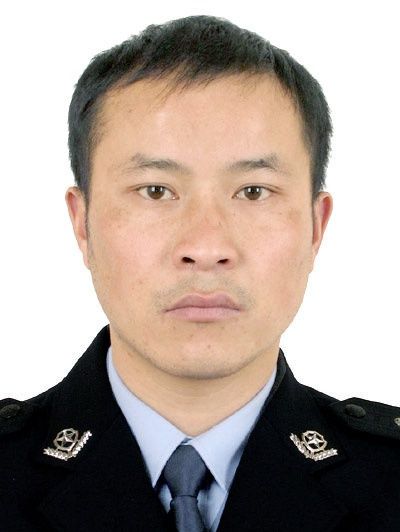 朱剛(貴州省黔南布依族苗族自治州羅甸縣公安局黨委委員、政工室主任、二級警長) 朱剛(貴州省黔南布依族苗族自治州羅甸縣公安局黨委委員、政工室主任、二級警長)
