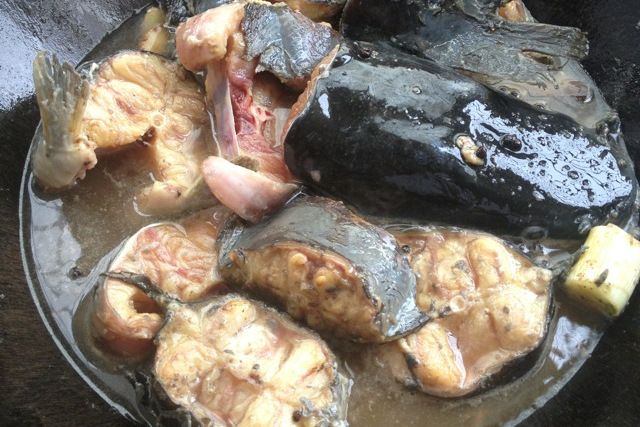 大蒜煮鯰魚 大蒜煮鯰魚