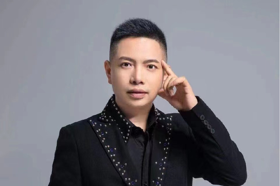 劉子鳴(杭州鳴哥演說傳媒有限公司董事長) 劉子鳴(杭州鳴哥演說傳媒有限公司董事長)