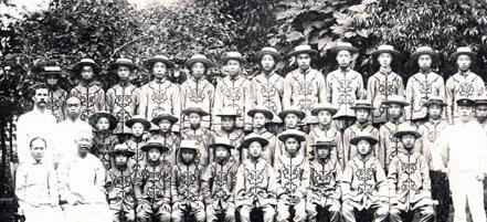 朗寧的父親創辦的襄樊第一所新式學校