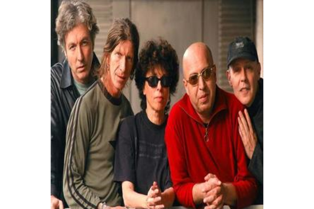 Minimal Compact Minimal Compact