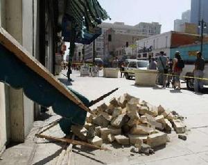洛杉磯地震房屋不同程度倒塌