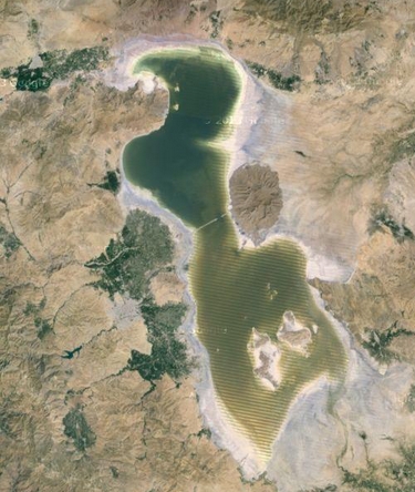 烏魯米耶湖衛星照片，2013年4月10日