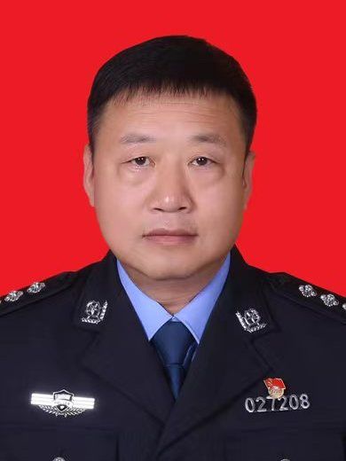 許軍(陝西省商洛市丹鳳縣人民政府副縣長、縣公安局黨委書記、局長) 許軍(陝西省商洛市丹鳳縣人民政府副縣長、縣公安局黨委書記、局長)