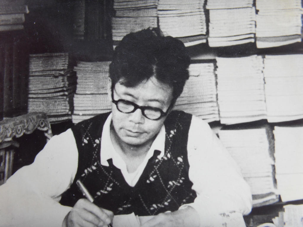 楊先生在寫作，1957年