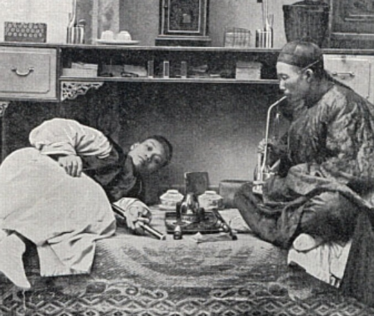 19世紀中國人吸食鴉片的場景