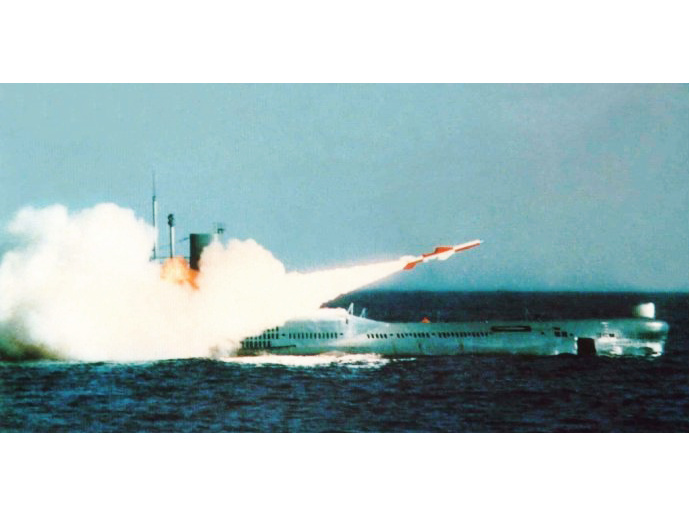 033G型潛艇發射反艦飛彈